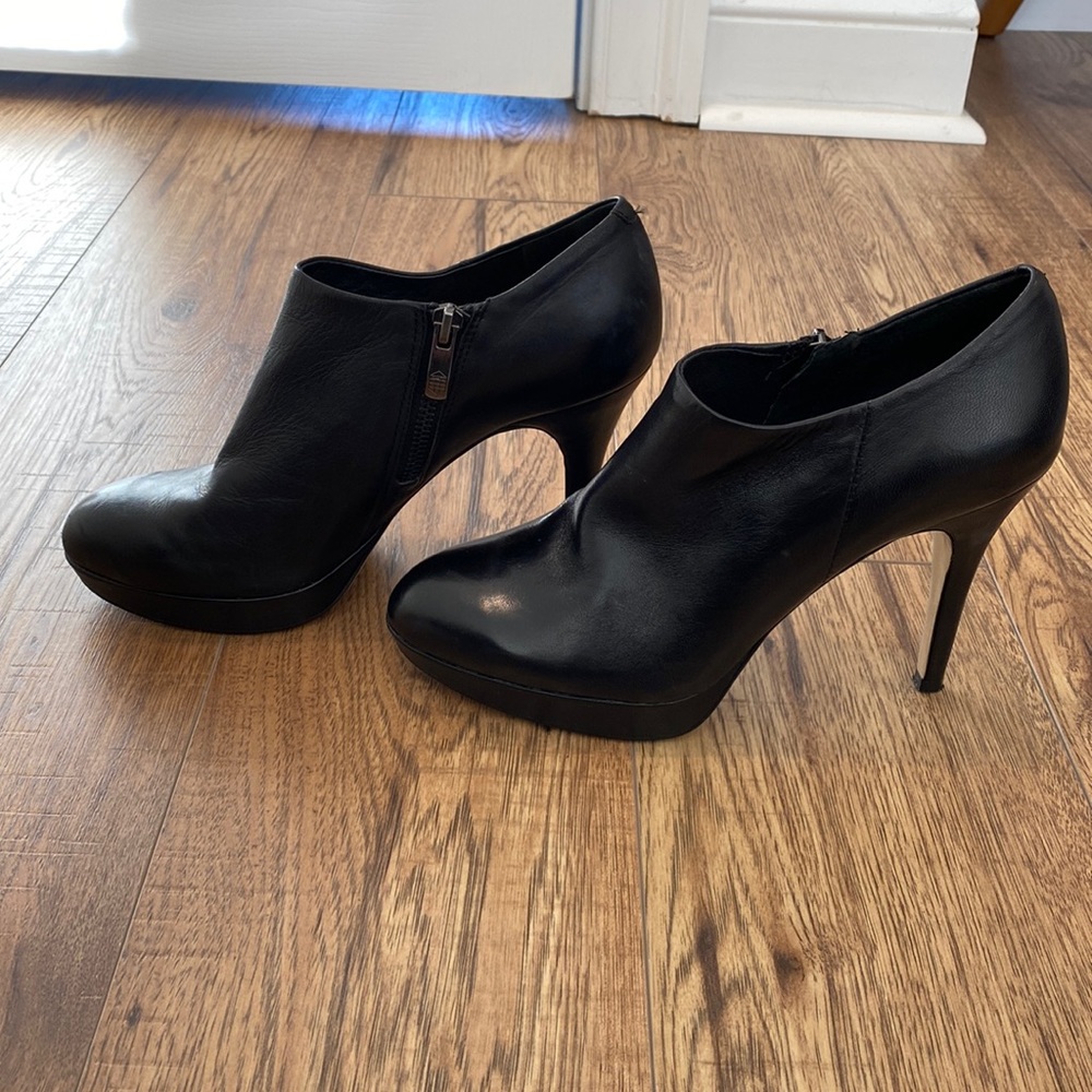 Vince Camuto Elvin Heeled Ankle Bootie Size 8